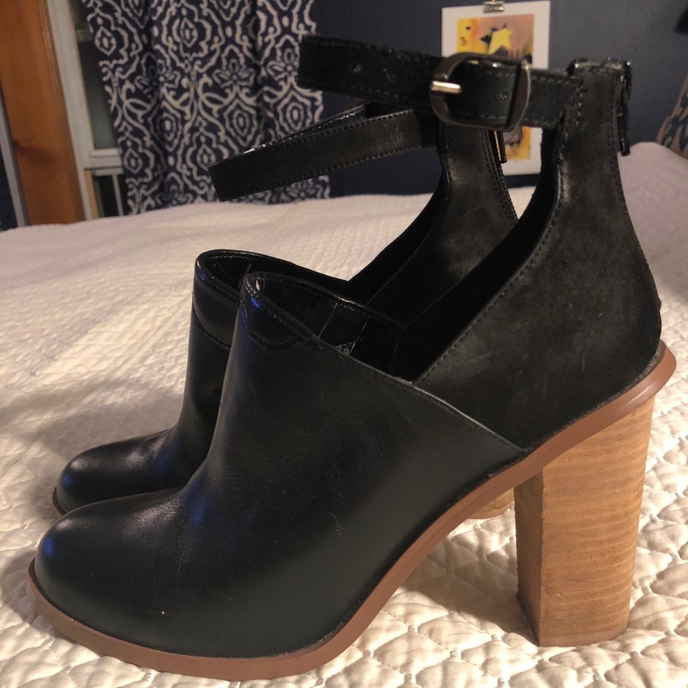 Adorable Shoemint Booties